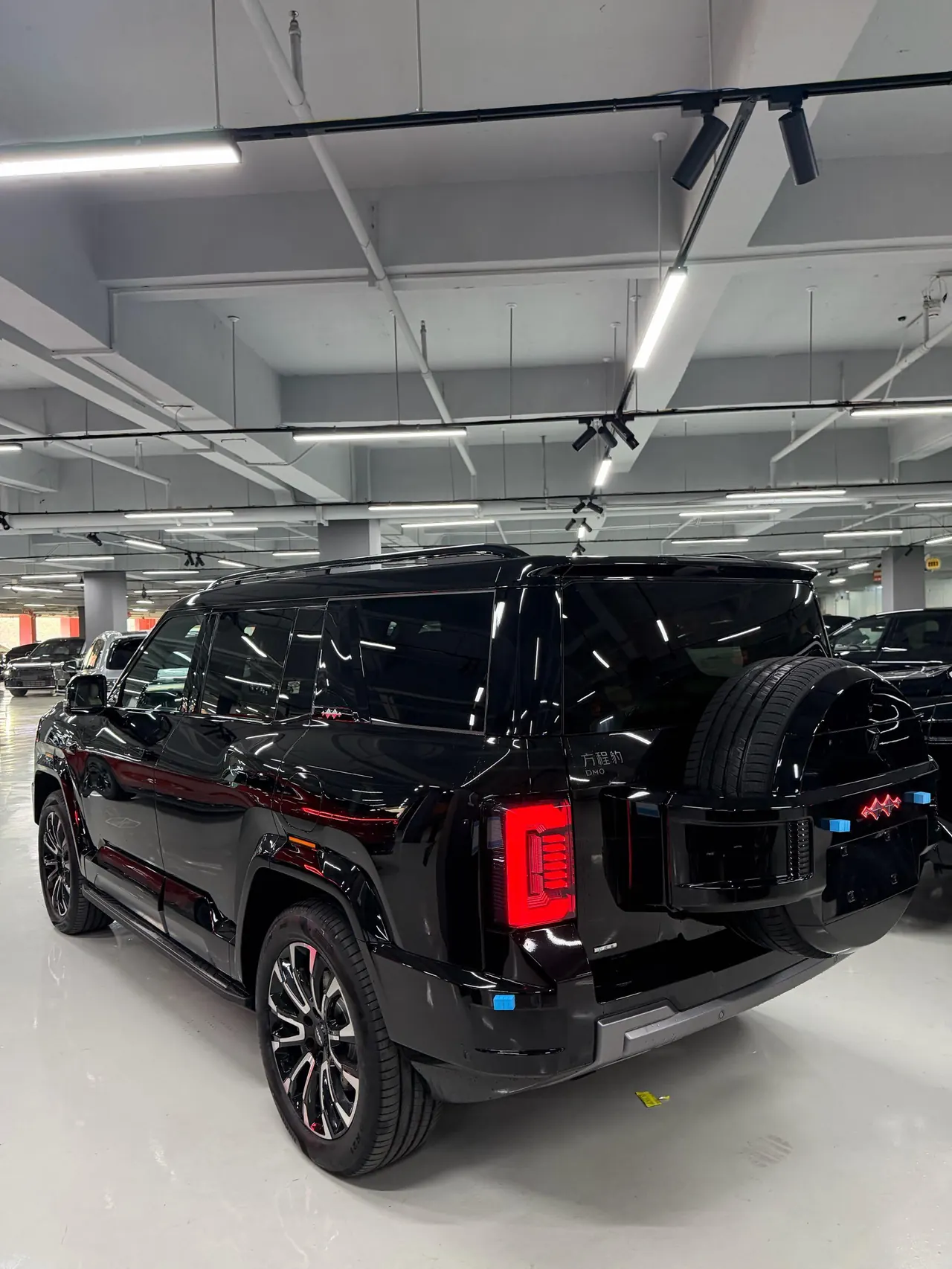 FangChengBao 2026 Leopard 8 2.0T Stepless Flash Charge 7-seat Automatic Gear 14
