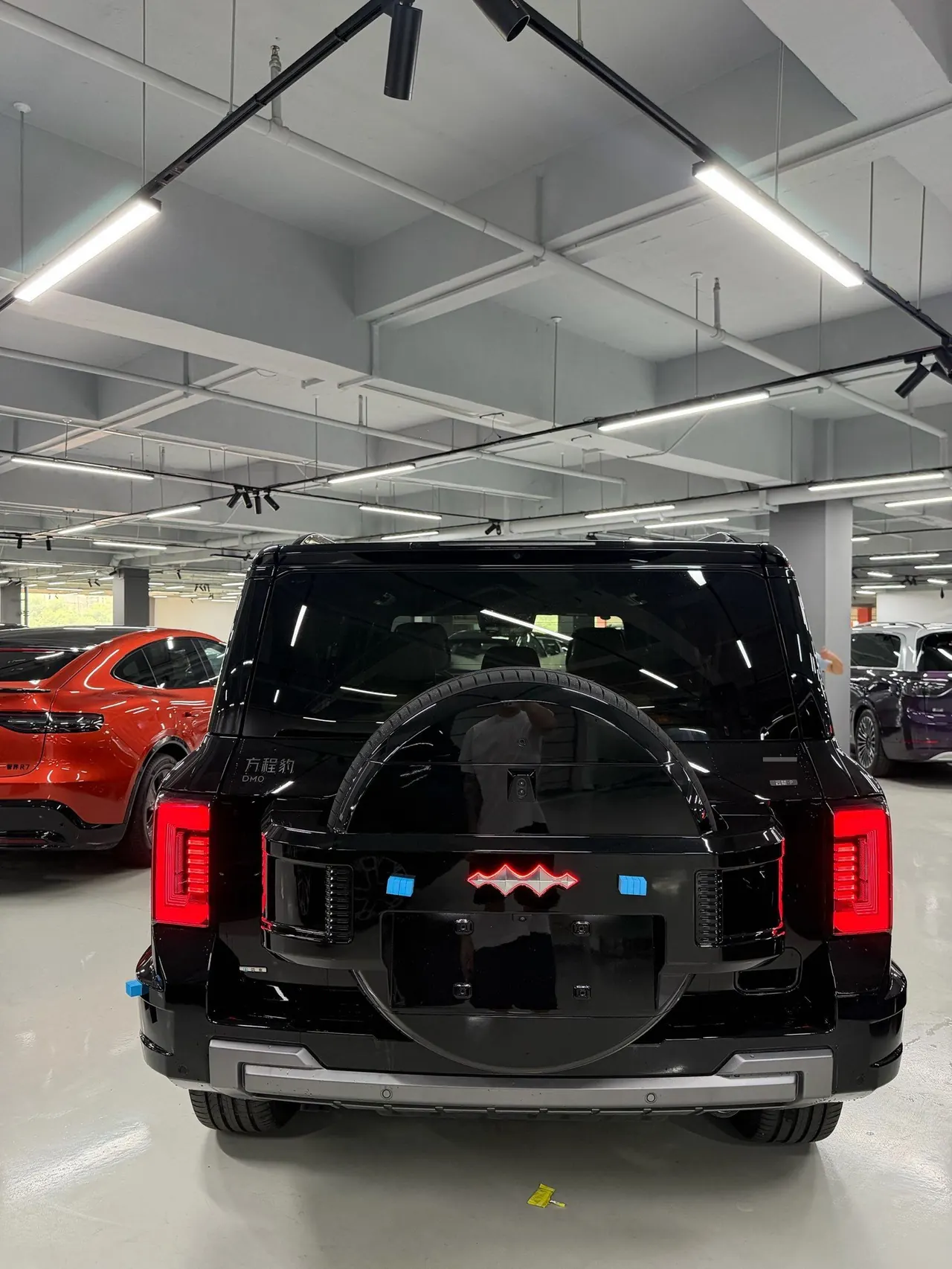 FangChengBao 2026 Leopard 8 2.0T Stepless Flash Charge 7-seat Automatic Gear 15