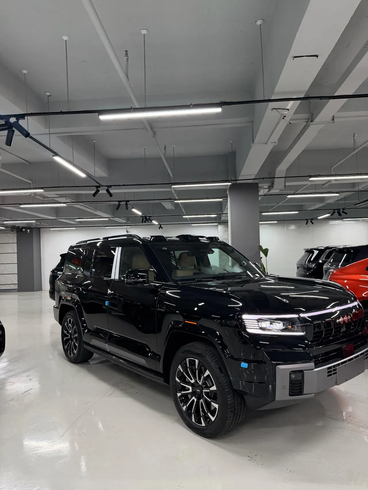FangChengBao 2026 Leopard 8 2.0T Stepless Flash Charge 7-seat Automatic Gear 3