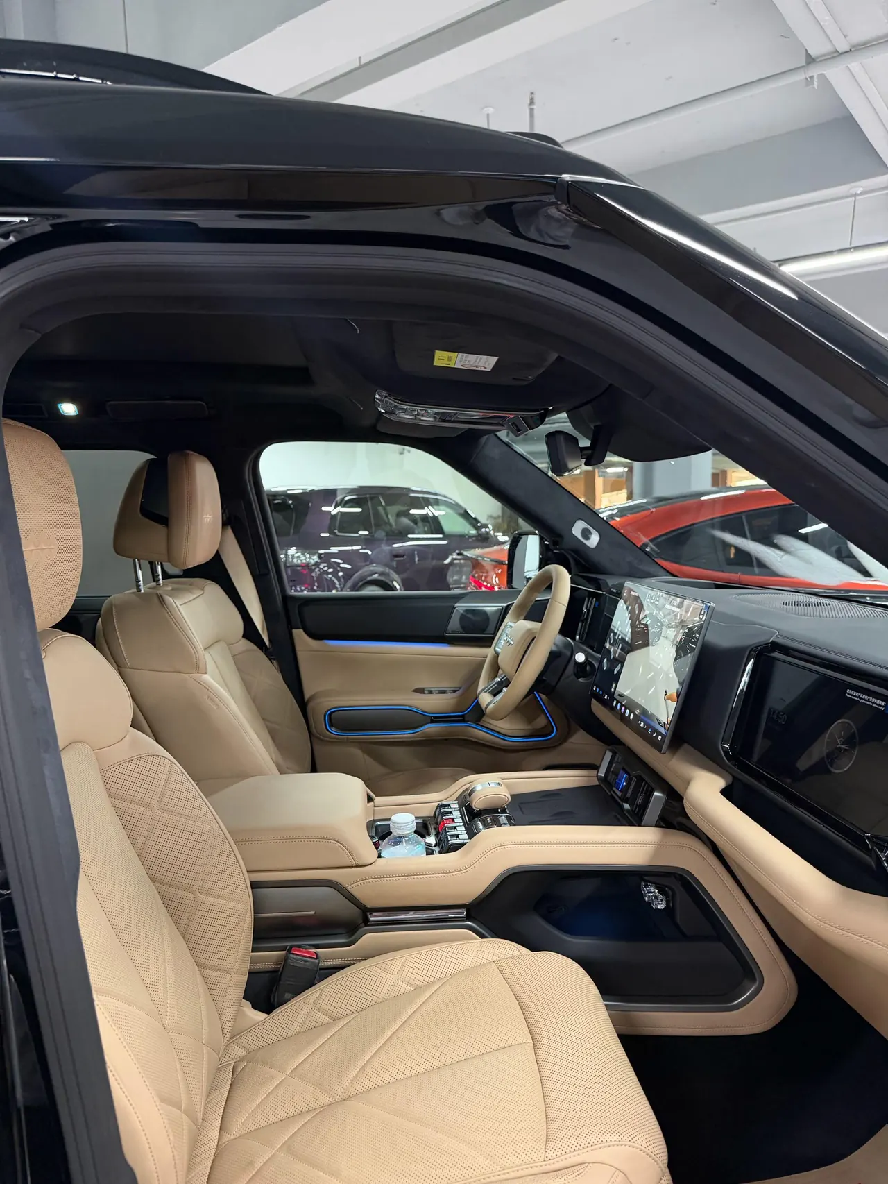 FangChengBao 2026 Leopard 8 2.0T Stepless Flash Charge 7-seat Automatic Gear 4