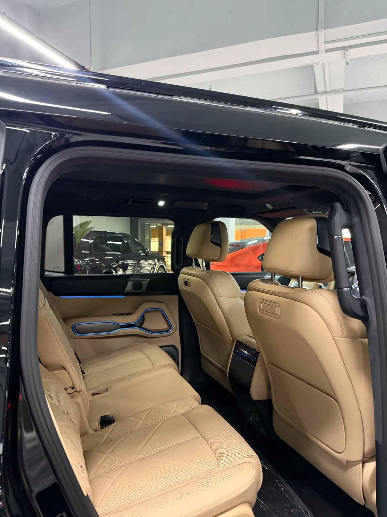 FangChengBao 2026 Leopard 8 2.0T Stepless Flash Charge 7-seat Automatic Gear 7