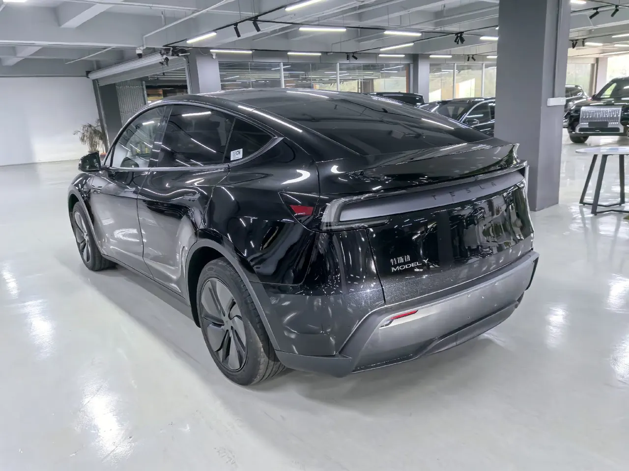 Tesla 2026 Model Y Rear-Wheel-Drive Automatic 5