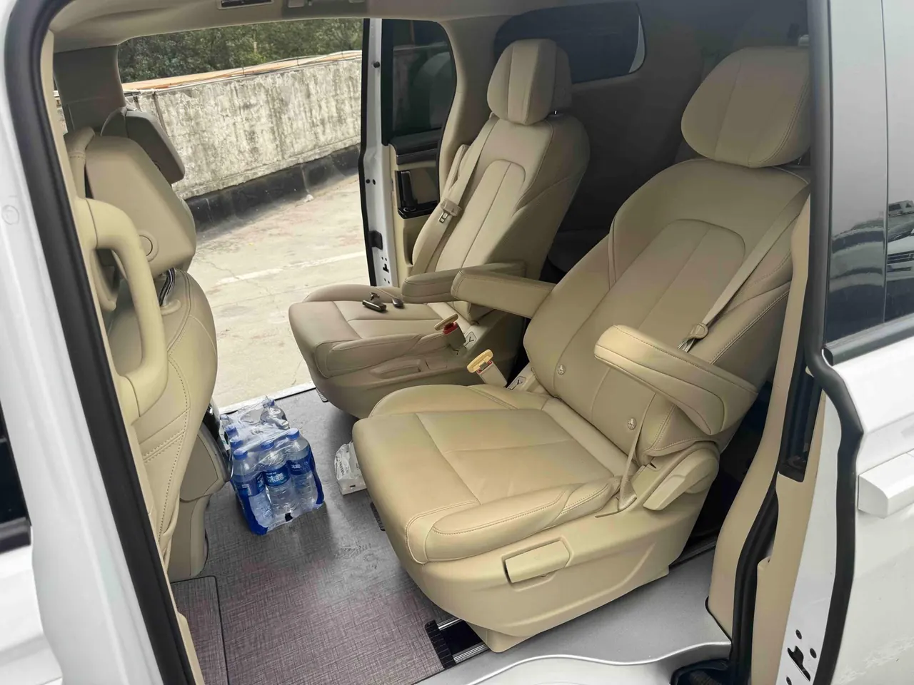 Buick 2025 GL8 Lu Shang 1.5T First Edition 7-seat Automatic Gear 4