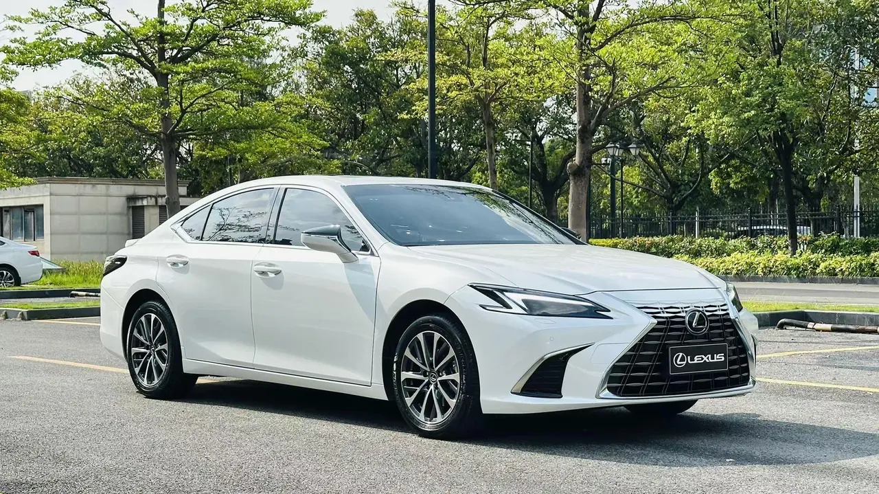 Lexus ES (Imported) 2025 ES300h 2.5 Stepless Premium Edition Automatic Gear 2