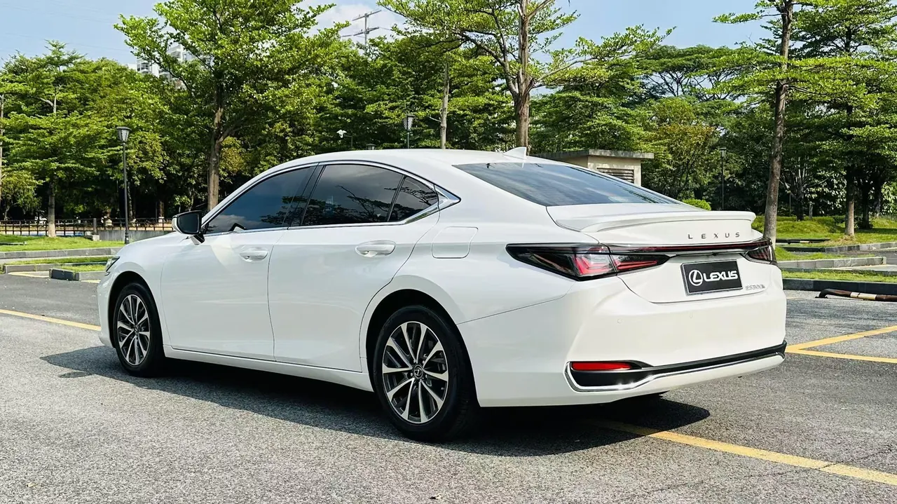 Lexus ES (Imported) 2025 ES300h 2.5 Stepless Premium Edition Automatic Gear 8