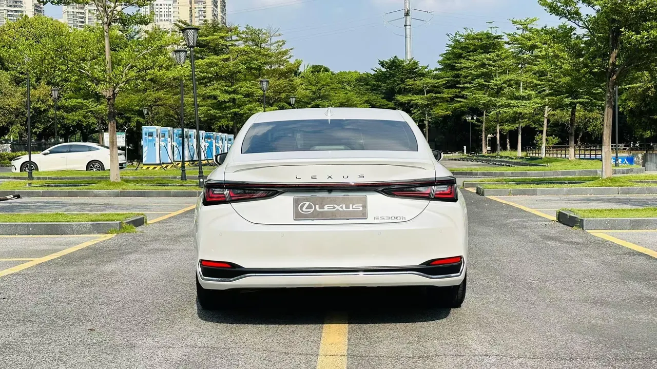 Lexus ES (Imported) 2025 ES300h 2.5 Stepless Premium Edition Automatic Gear 9