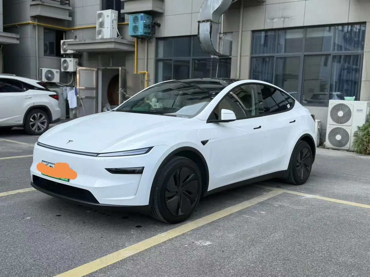 Open image lightbox: Tesla 2025 Model Y Rear Wheel Drive First Edition Automatic Transmission