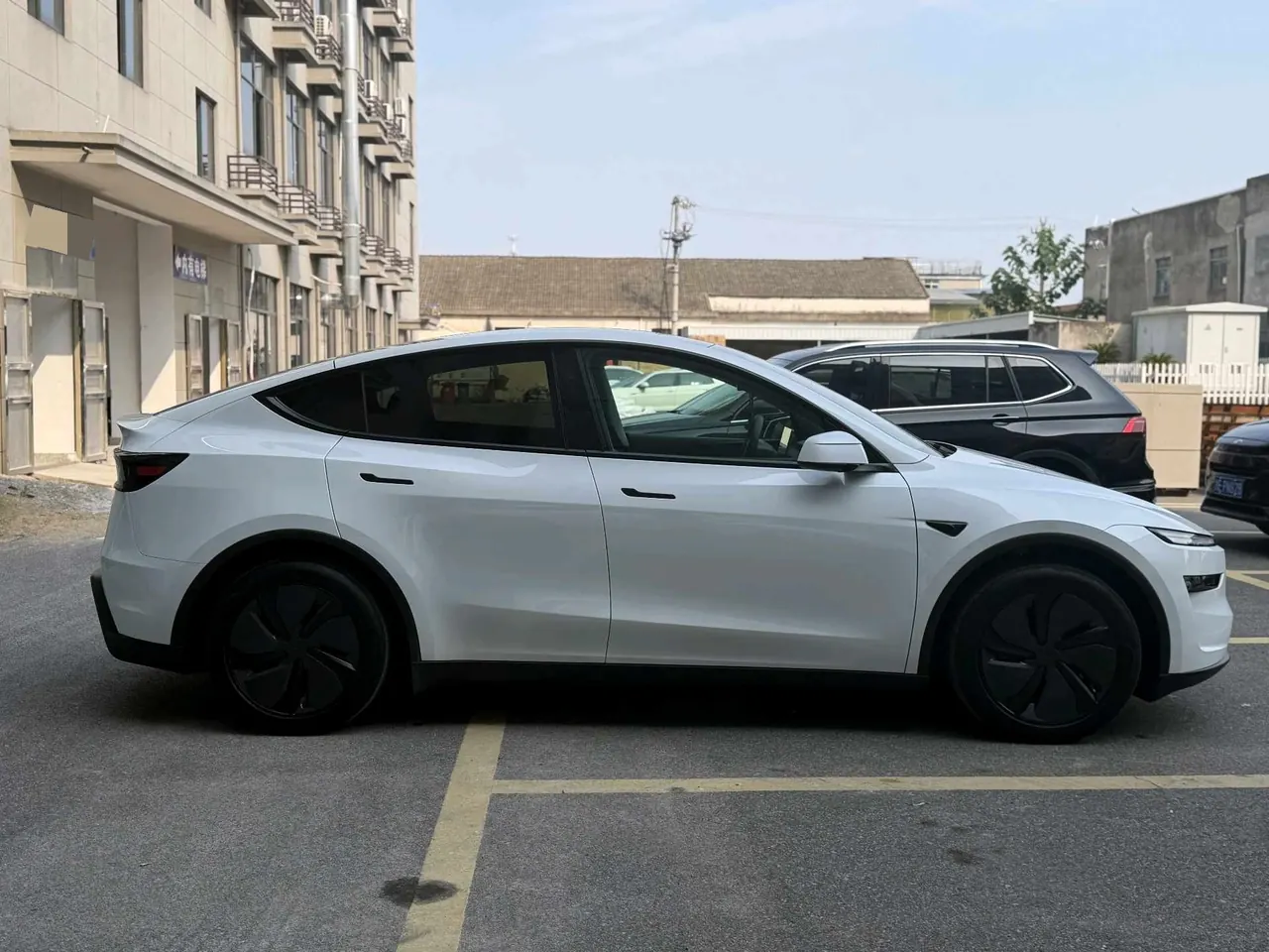 Tesla 2025 Model Y Rear Wheel Drive First Edition Automatic Transmission 4
