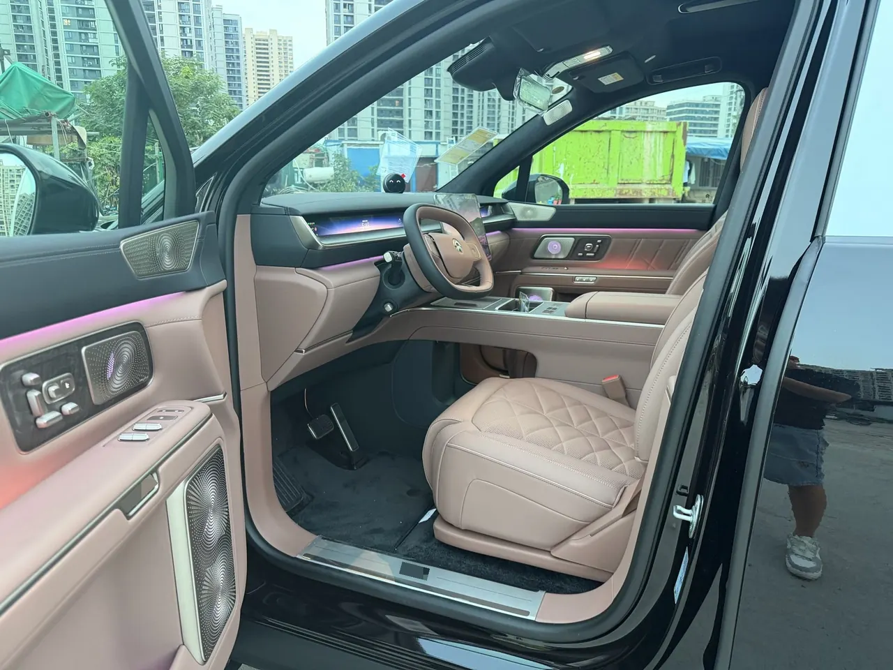 NIO 2026 ES 9 102kWh Executive Island Deluxe Automatic Gear 4