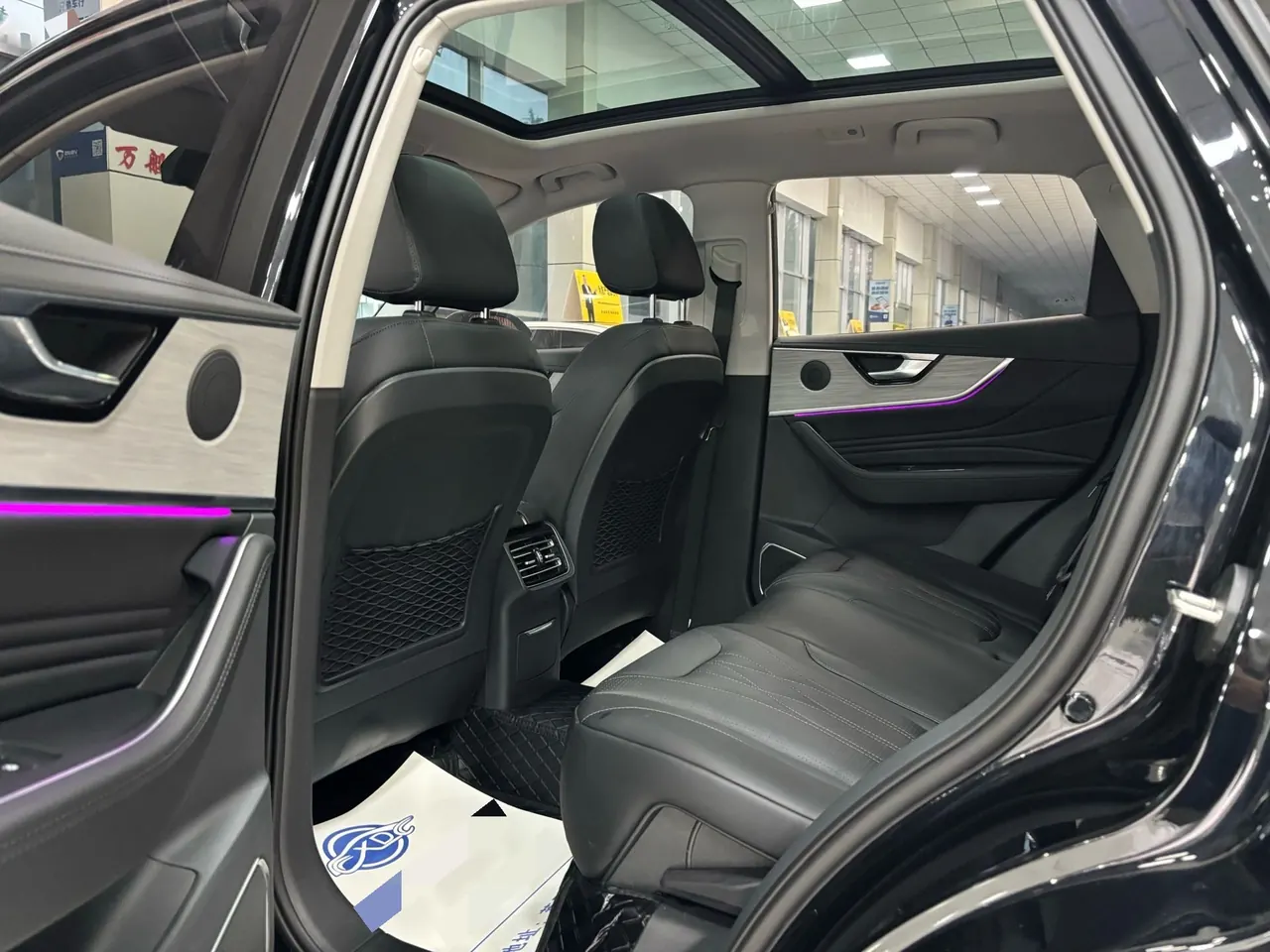 HongQi 2025 HS5 2.0T Two-Drive Flag Enjoy Pro Edition Automatic Gear 5