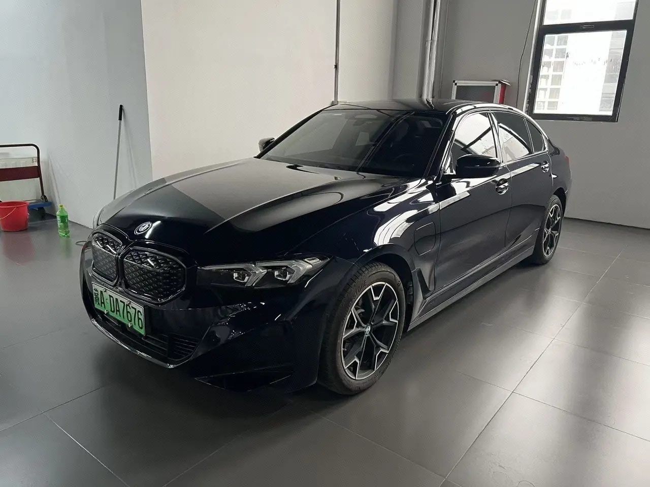Open image lightbox: BMW 2026 i3 eDrive 40 L obsidian night suit automatic gear