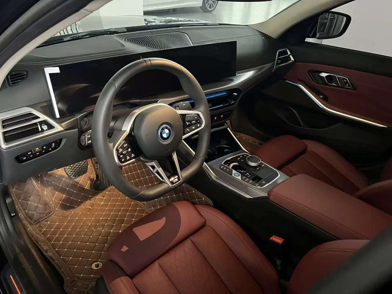BMW 2026 i3 eDrive 40 L obsidian night suit automatic gear 2