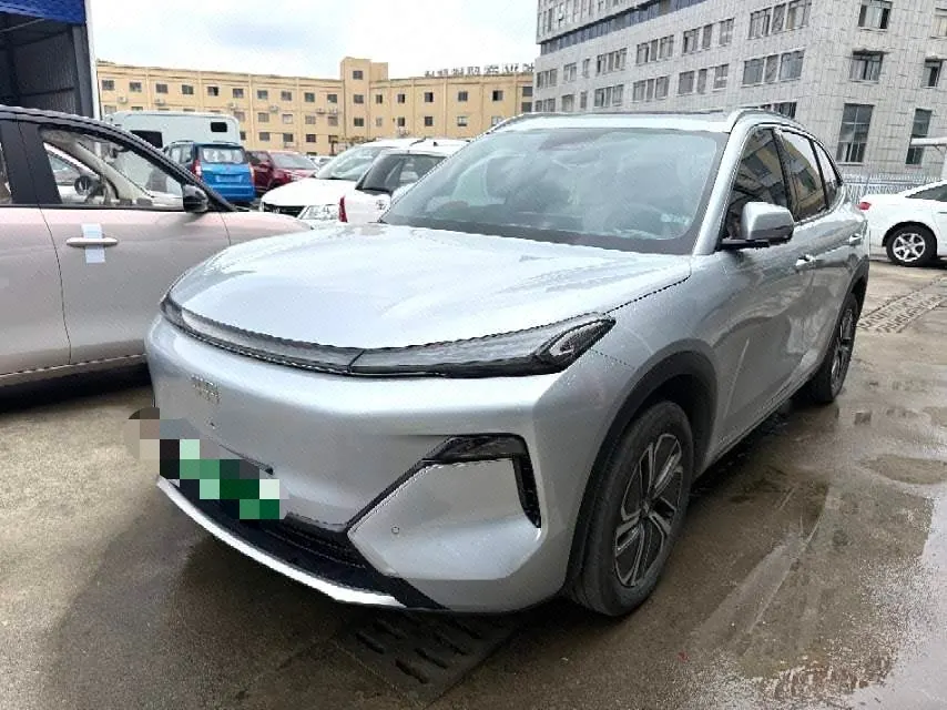 打开图片灯箱:Geely Galaxy 2025 Starship 7 EM-i 1.5 120km Sailing Edition Automatic Gear