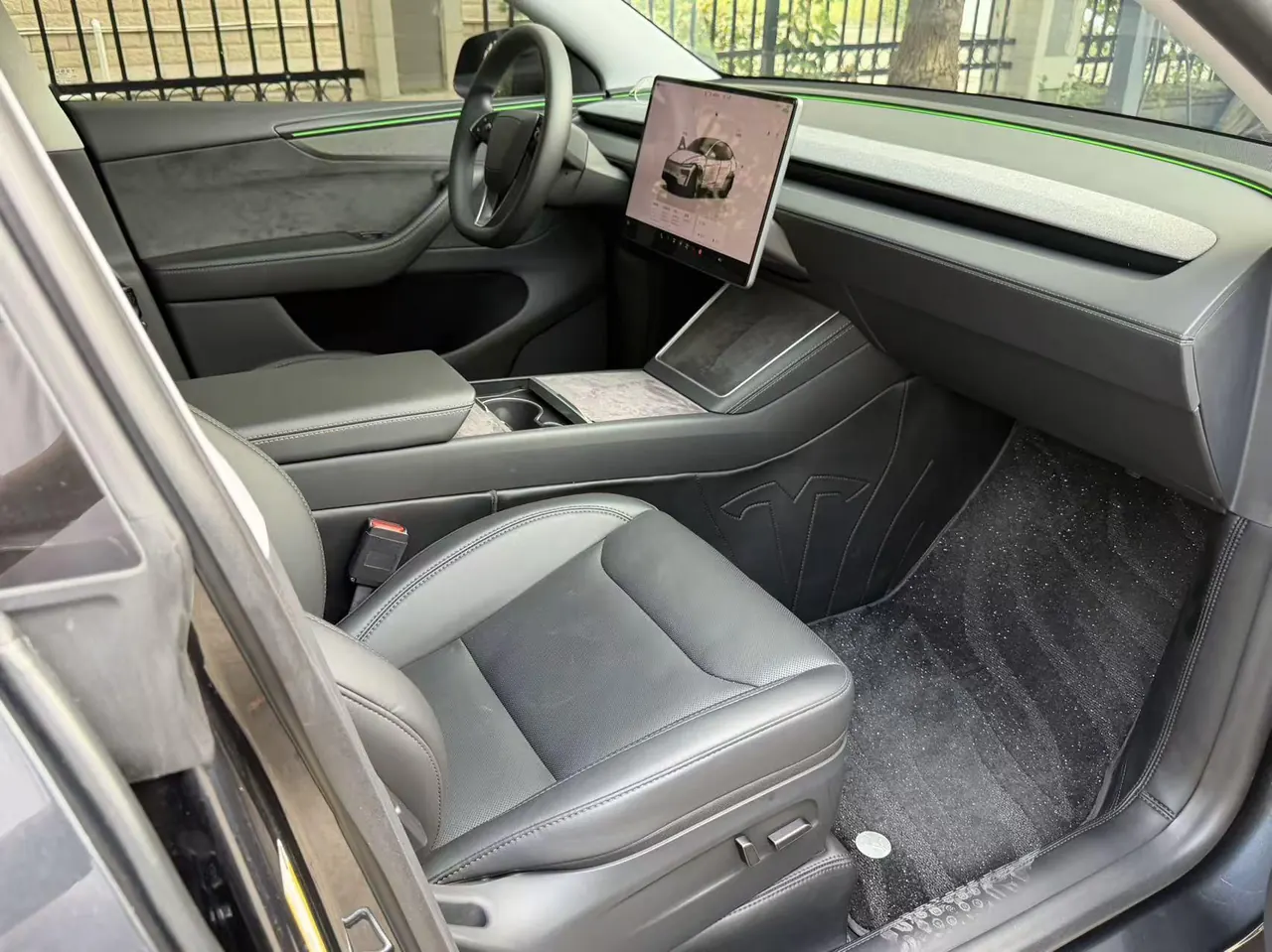 Tesla 2025 Model Y long endurance all-wheel drive version (modified) automatic gear 4