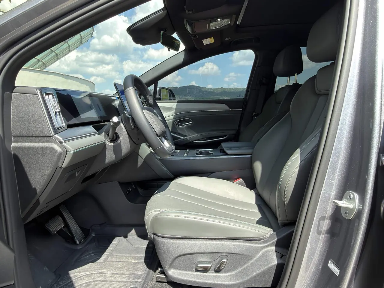 BYD 2026 Song L DM-i 1.5 Stepless 200KM Excellent Automatic Transmission 4