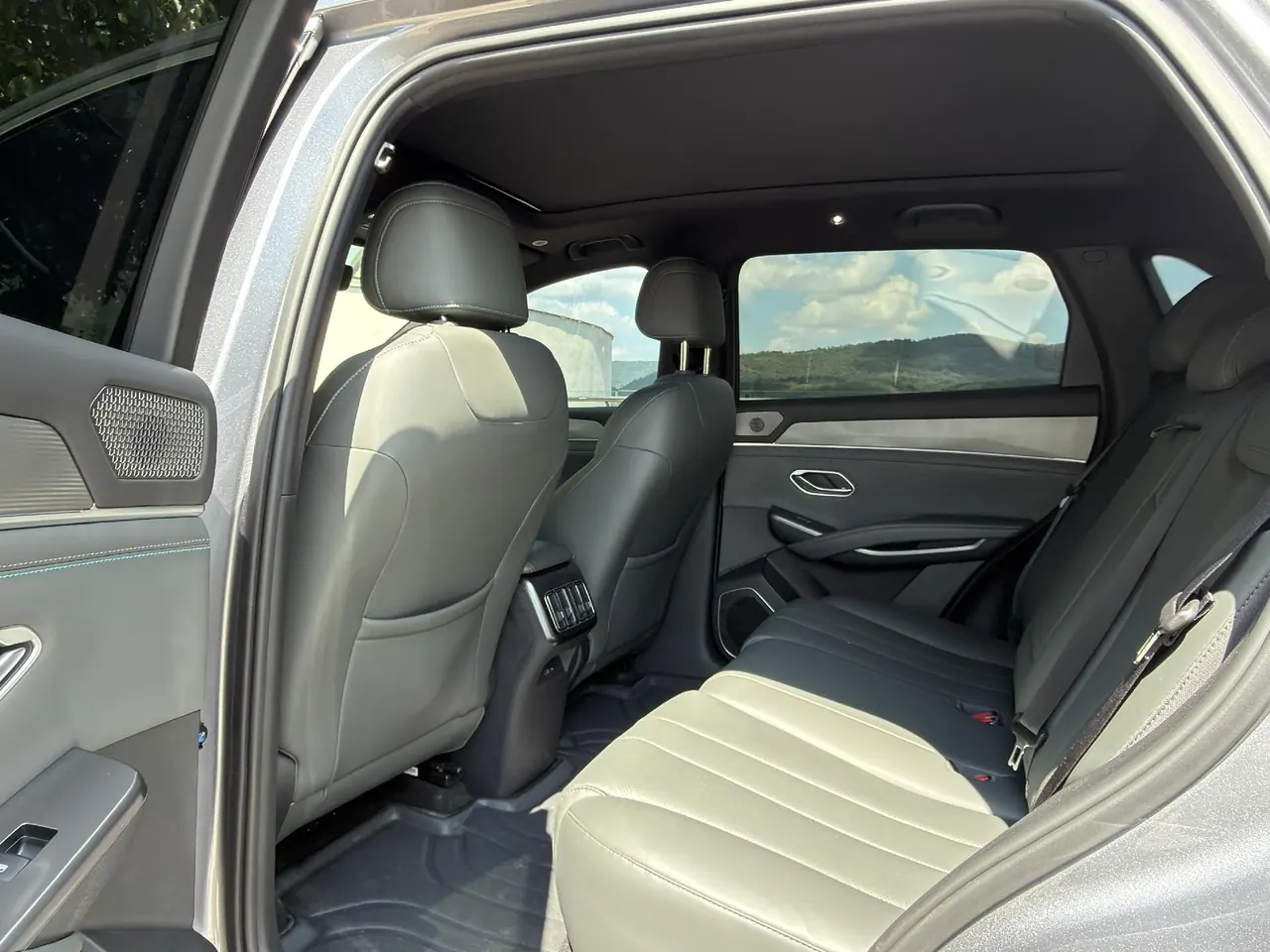 BYD 2026 Song L DM-i 1.5 Stepless 200KM Excellent Automatic Transmission 6