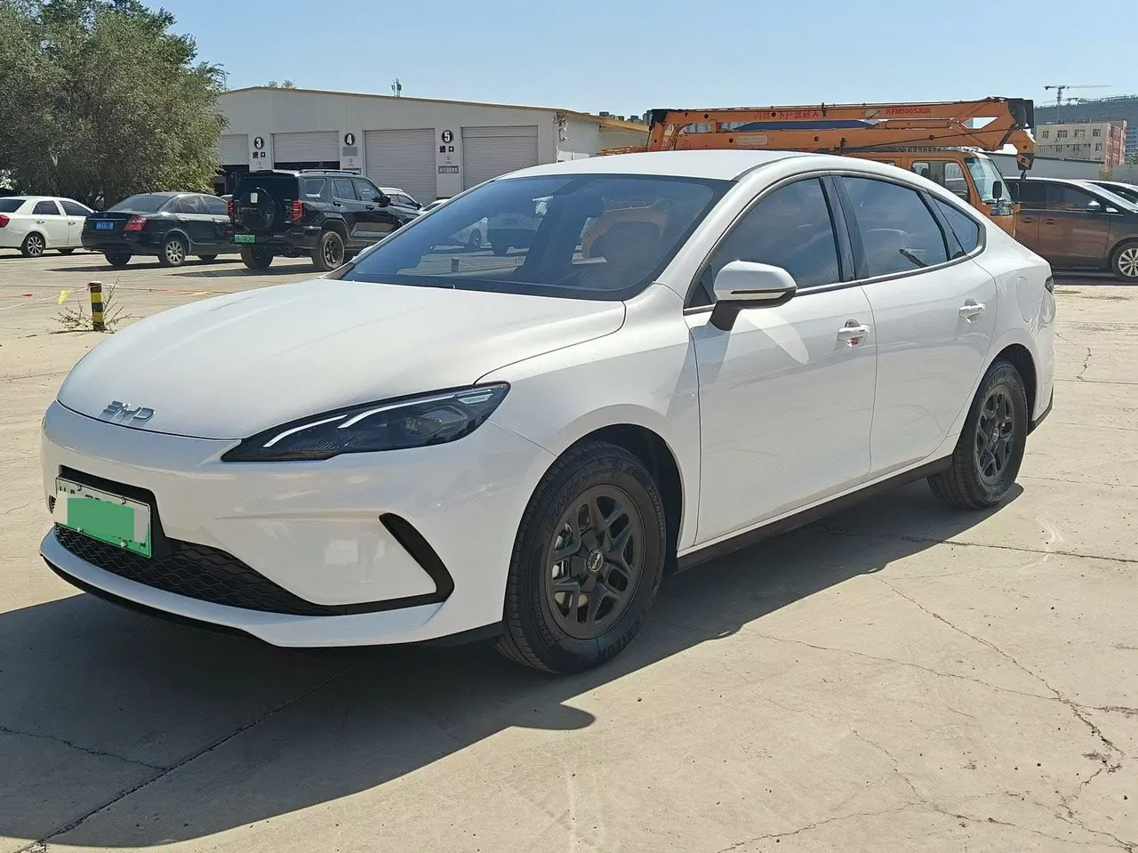 Открыть галерею: BYD 2025 seals 05 DM-i 1.5 stepless smart driving version 55KM luxury automatic gear