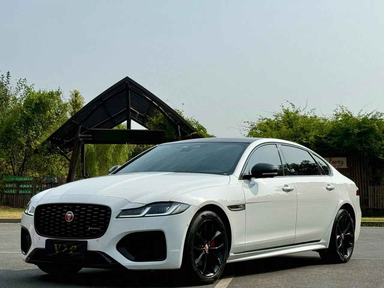 Open image lightbox: Jaguar 2022 XFL 2.0T P 12500.00g Drive Enjoy Deluxe Edition Automatic Gear