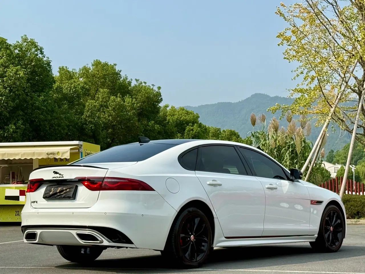 Jaguar 2022 XFL 2.0T P 12500.00g Drive Enjoy Deluxe Edition Automatic Gear 4