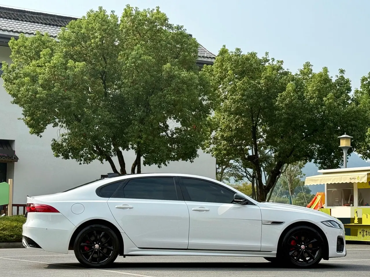 Jaguar 2022 XFL 2.0T P 12500.00g Drive Enjoy Deluxe Edition Automatic Gear 7