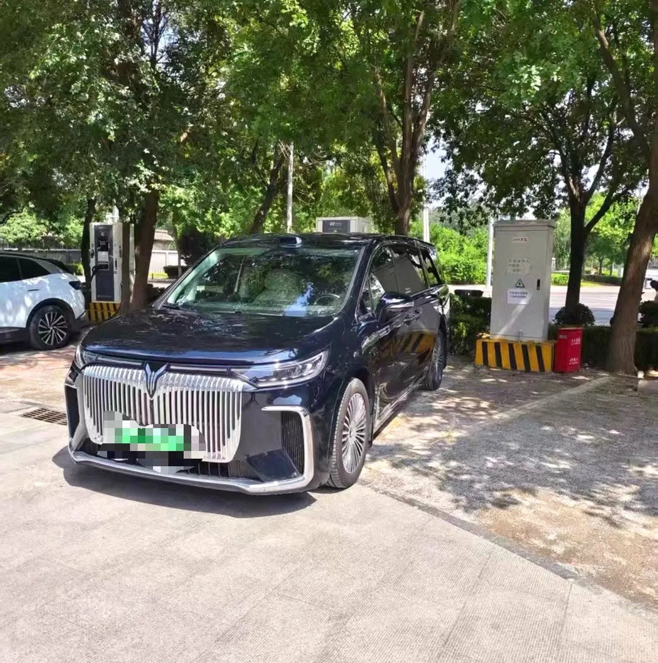 打开图片灯箱:Voyah 2025 dreamers PHEV 1.5T four-wheel drive flagship Kun Peng version automatic gear