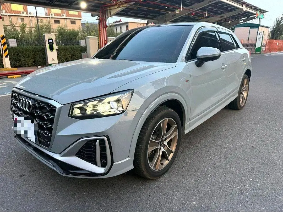 Открыть галерею: Audi 2023 Q2L 1.5TFSI 35TFSI Fashion Dynamic Automatic