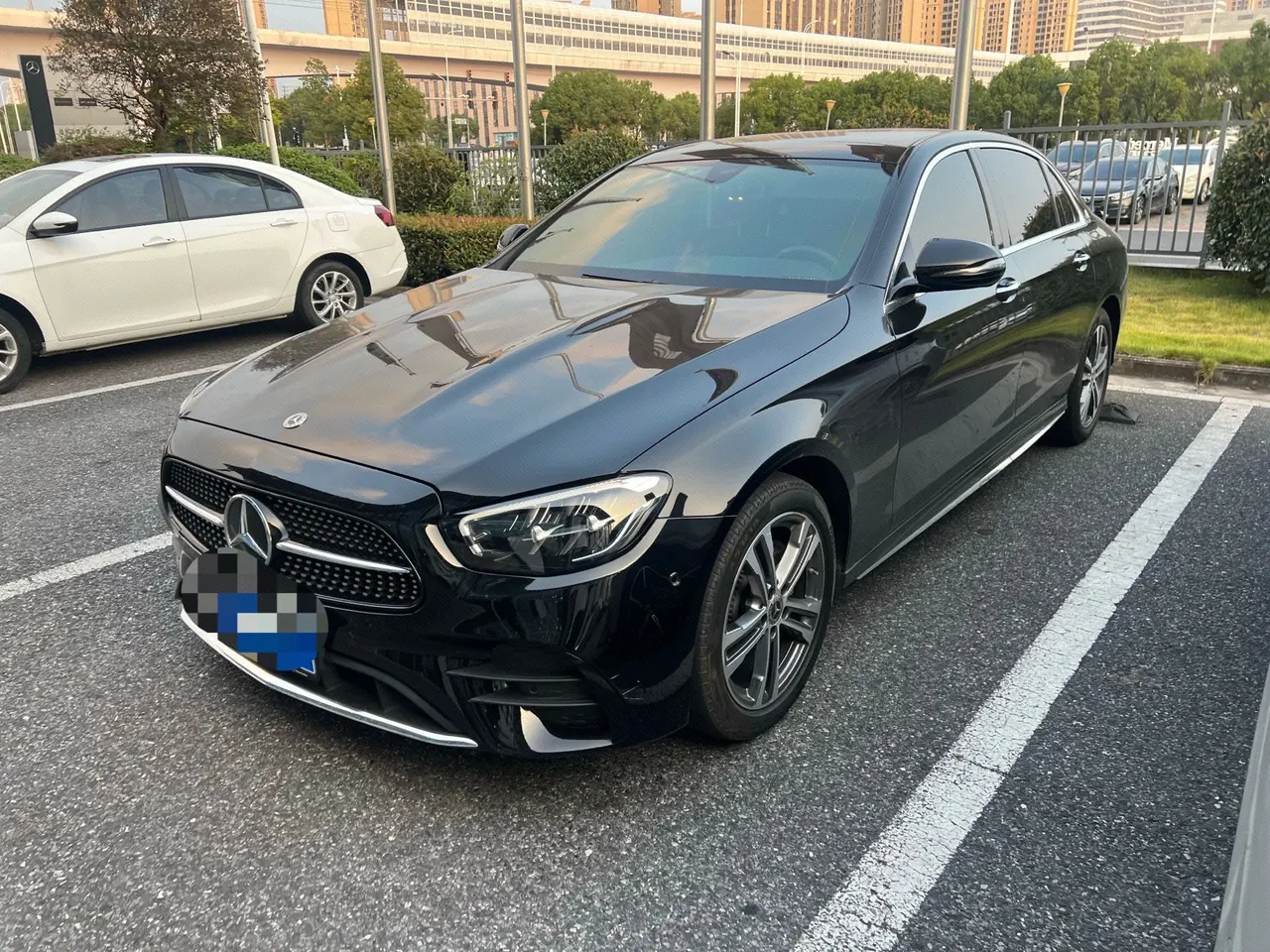 Открыть галерею: Mercedes Benz E-Class 2022 E 260 L 2.0T Sports Automatic