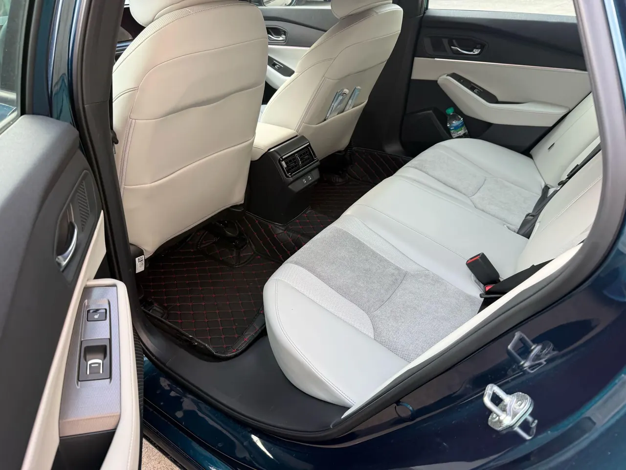 Honda INSPIRE (Yingshi Pai) 2023 INSPIRE e:PHEV (Yingshi Pai e:PHEV) 2.0 Stepless Zhiyao Edition Automatic Gear 4