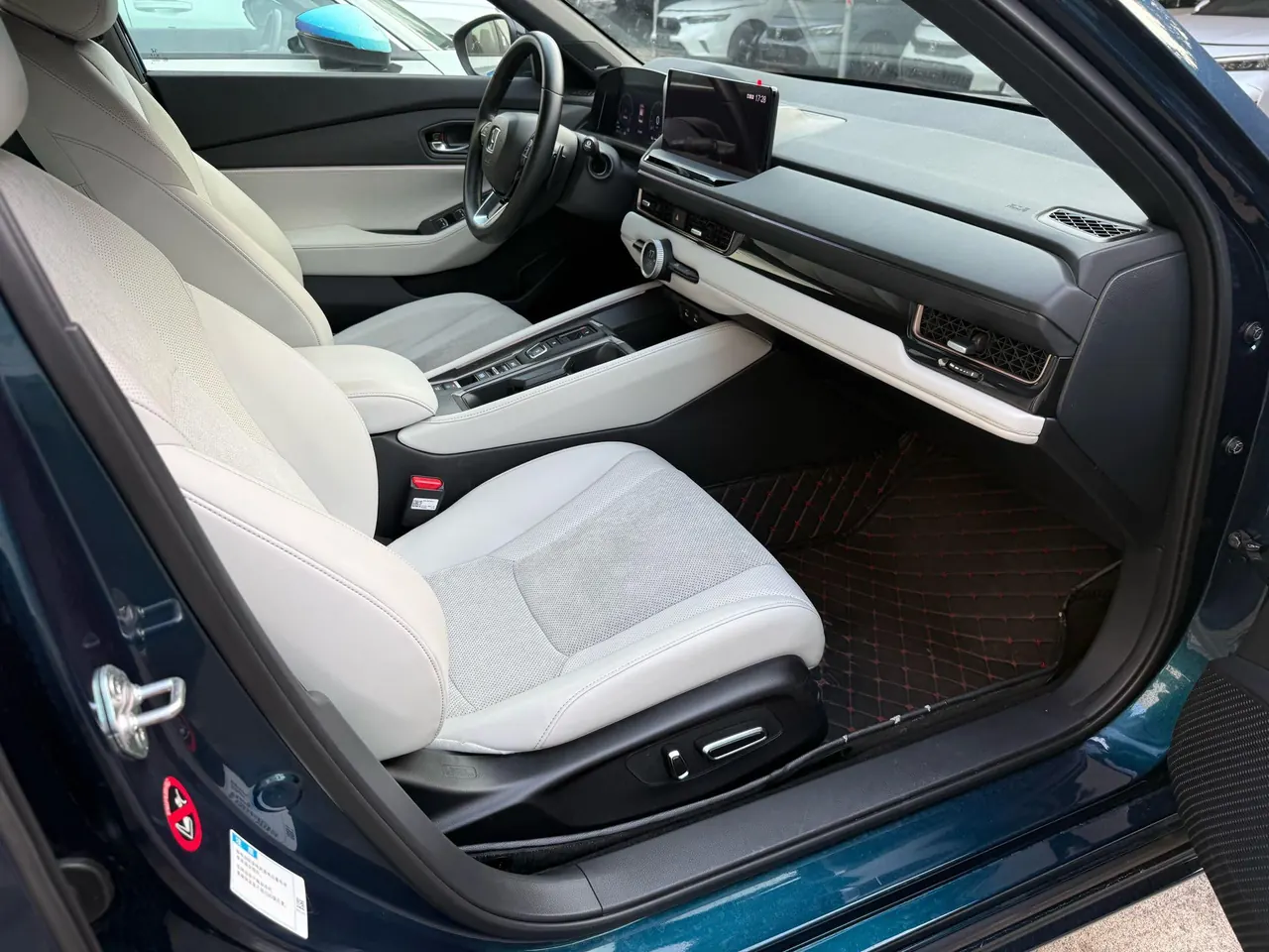 Honda INSPIRE (Yingshi Pai) 2023 INSPIRE e:PHEV (Yingshi Pai e:PHEV) 2.0 Stepless Zhiyao Edition Automatic Gear 7