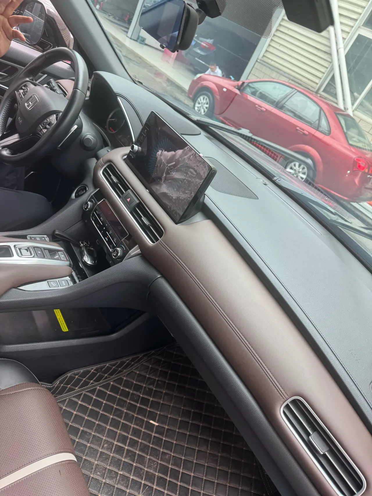 Honda 2023 UR-V 2.0T 370TURBO two-drive elegant version of automatic gear 5
