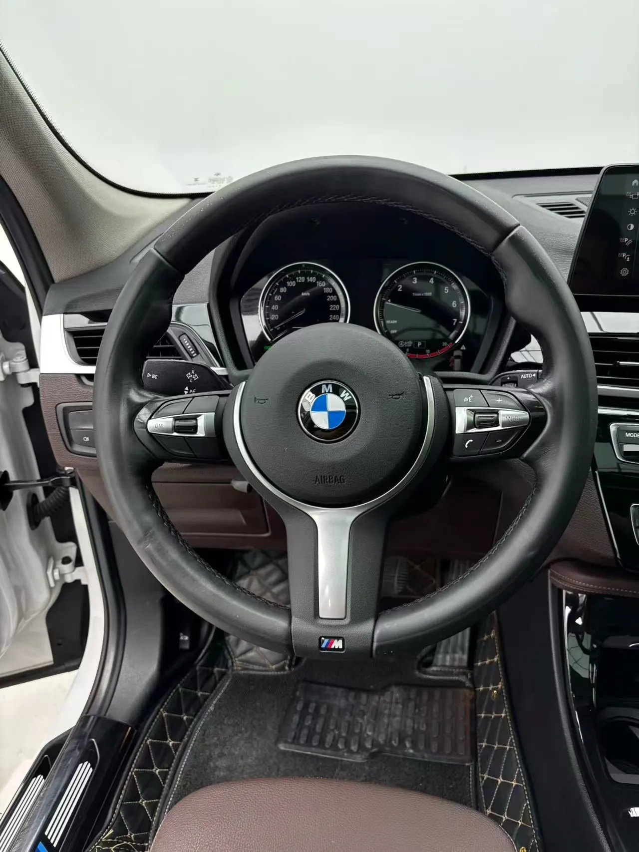 BMW 2022 X1 sDrive20Li 1.5T exclusive automatic gear 5