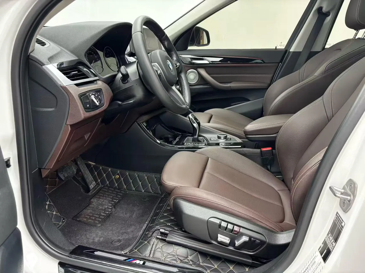 BMW 2022 X1 sDrive20Li 1.5T exclusive automatic gear 8