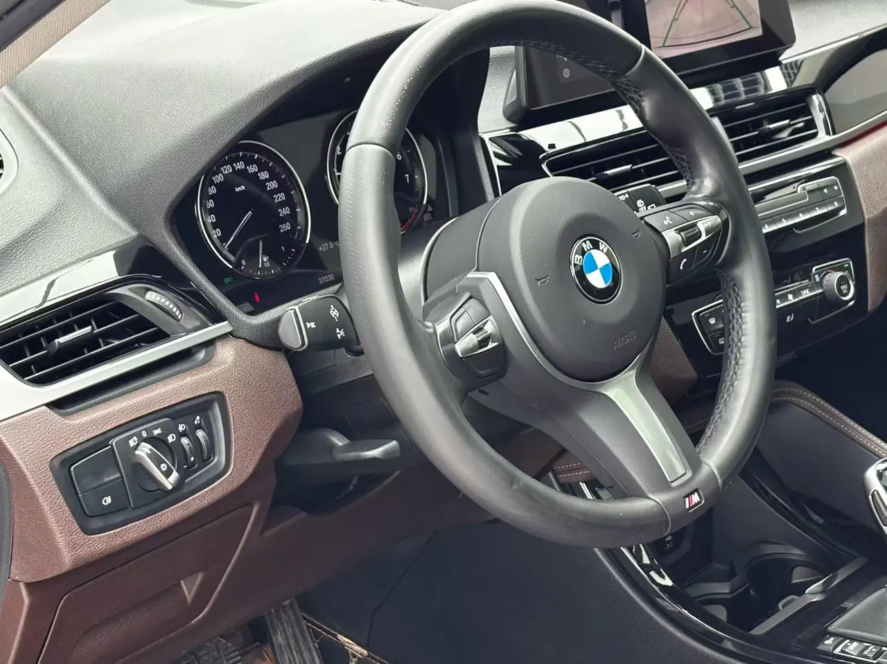 BMW 2022 X1 sDrive20Li 1.5T exclusive automatic gear 9