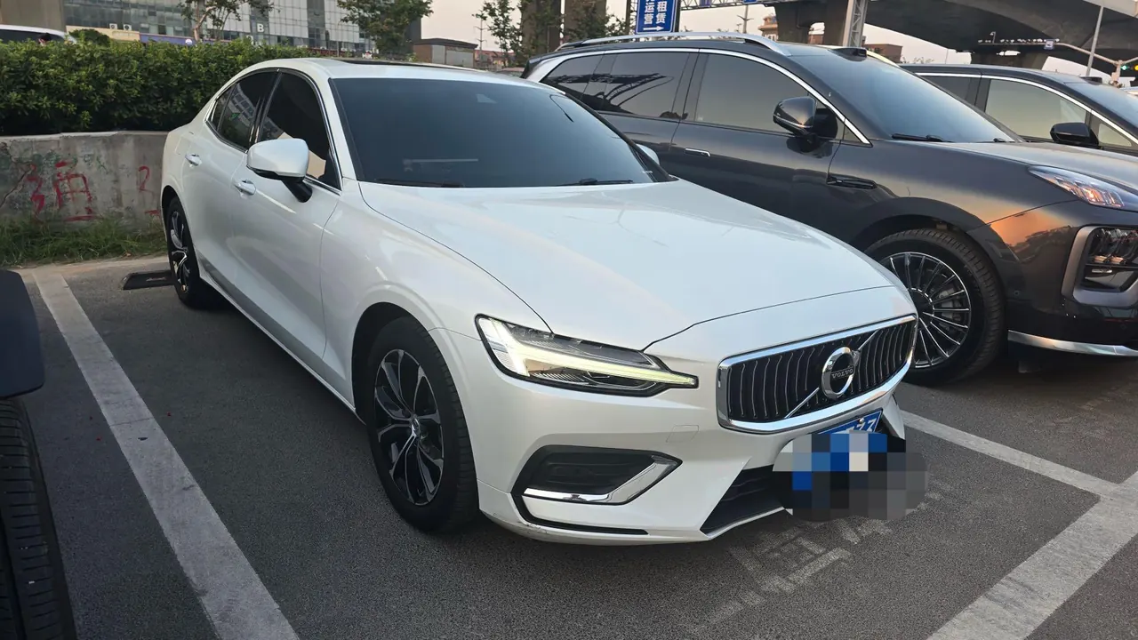 Volvo 2021 S60 2.0T T4 Zhiyuan Deluxe Edition Automatic Gear 2