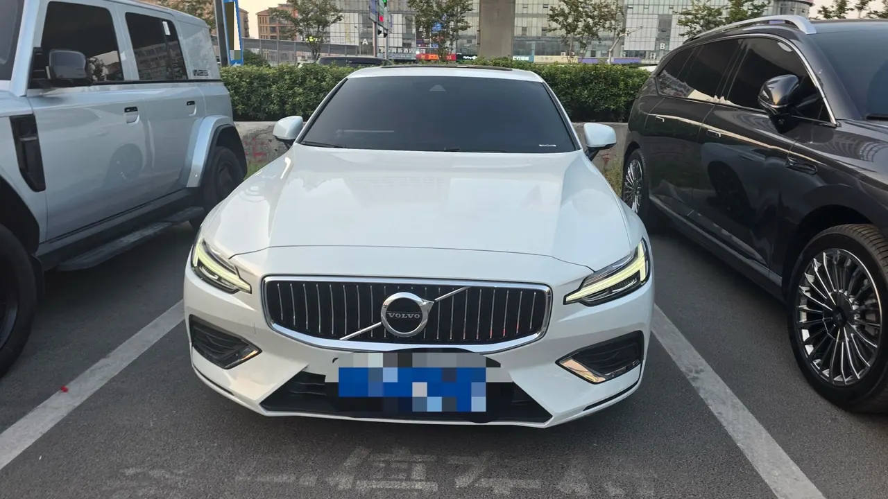 Volvo 2021 S60 2.0T T4 Zhiyuan Deluxe Edition Automatic Gear 3