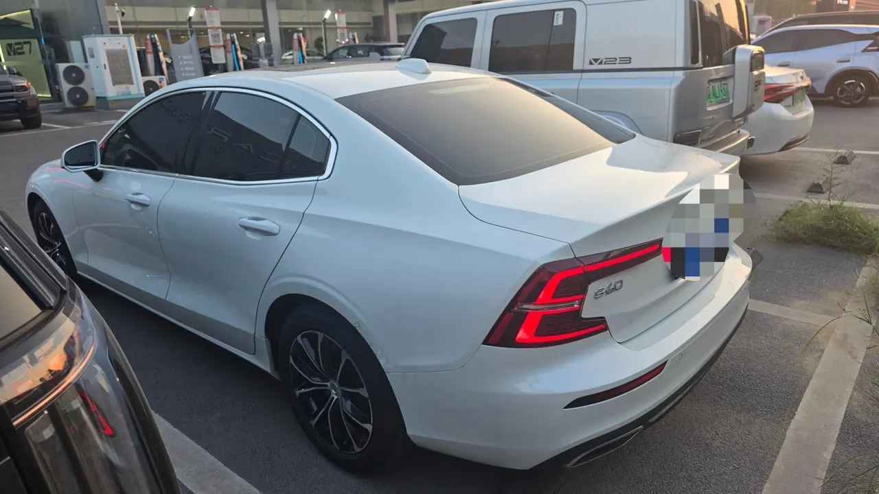 Volvo 2021 S60 2.0T T4 Zhiyuan Deluxe Edition Automatic Gear 5