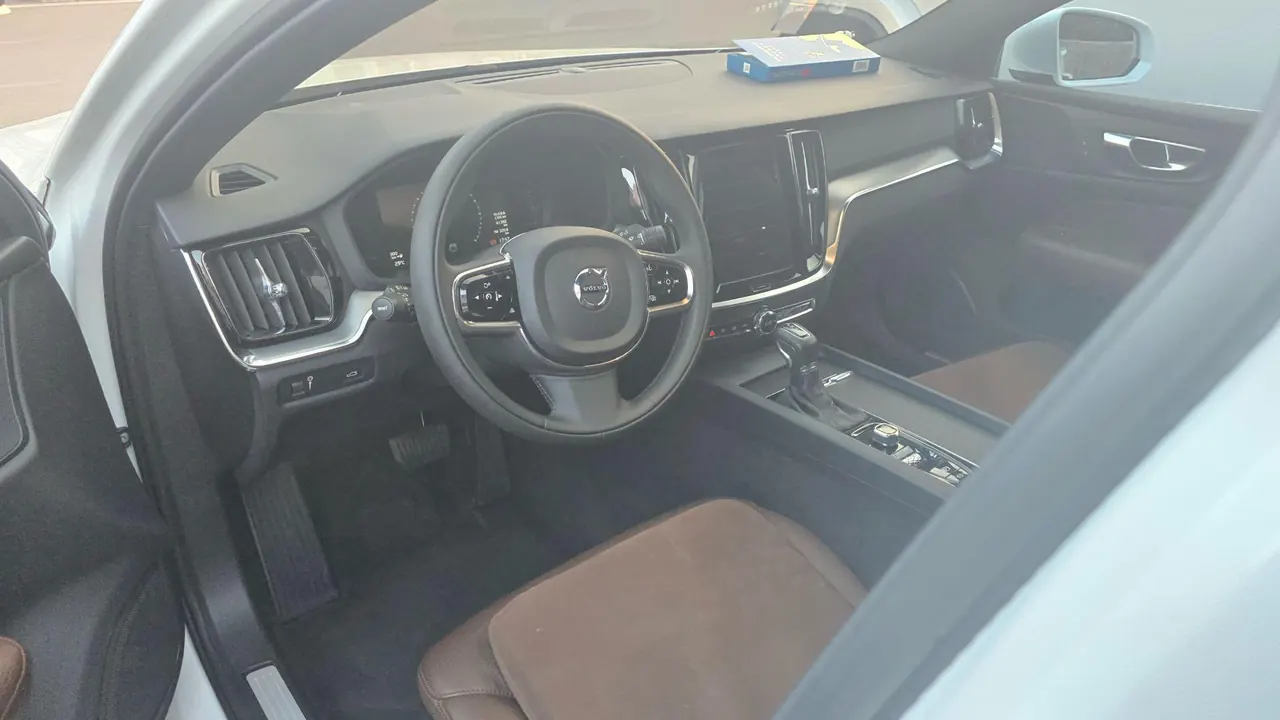 Volvo 2021 S60 2.0T T4 Zhiyuan Deluxe Edition Automatic Gear 8