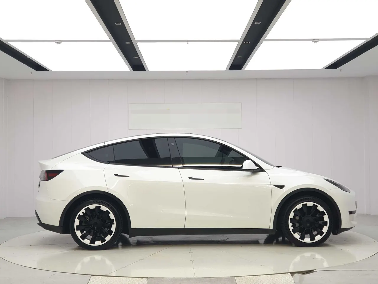 Tesla 2022 Model Y rear-wheel drive version (facelift) automatic gear 6