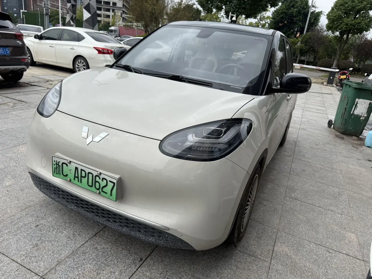 Open image lightbox: WuLing 2023 Plantronics 410km LingBox Exclusive Automatic Transmission
