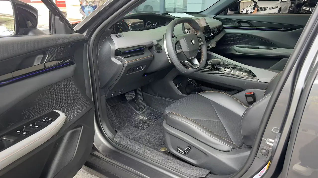 ChangAn 2022 UNI-V 1.5T honorable automatic gear 4