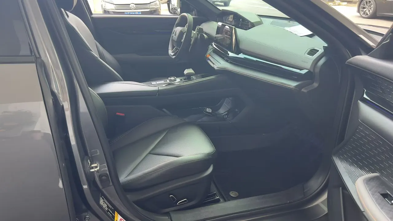 ChangAn 2022 UNI-V 1.5T honorable automatic gear 6