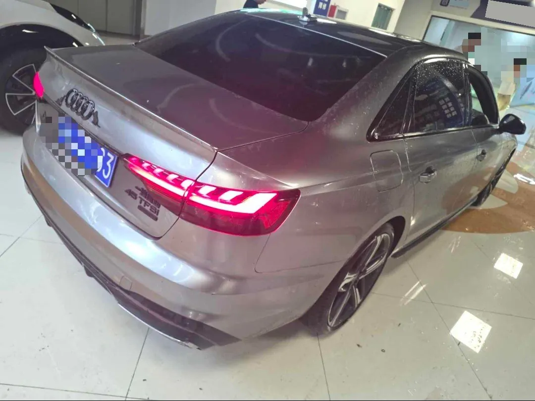 Audi 2022 A4L 2.0TFSI 45TFSI Quattro Selected Dynamic Automatic 5