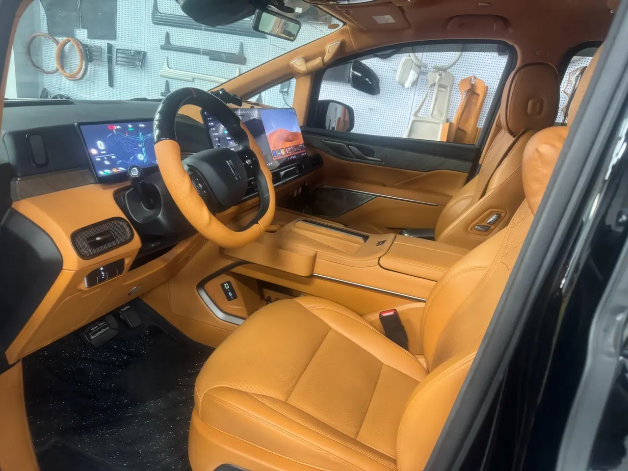 WEY 2025 VV7 Hi4 1.5T Four-Wheel-Drive Automatic Model 2