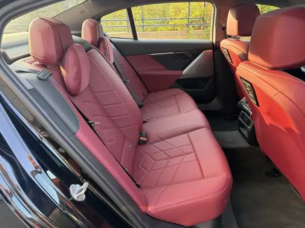 BMW 2025 i5 eDrive 35L M sports suit automatic gear 4