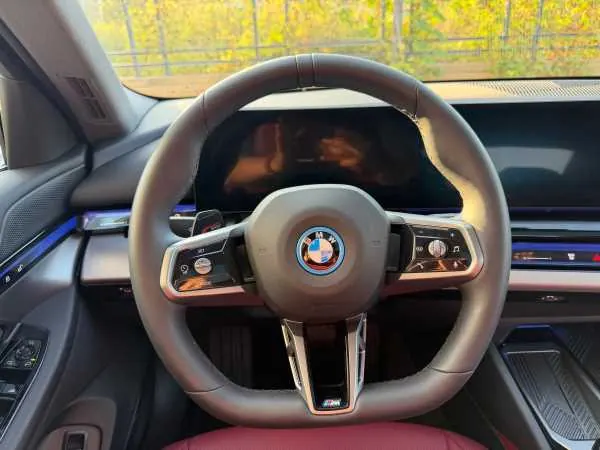 BMW 2025 i5 eDrive 35L M sports suit automatic gear 8