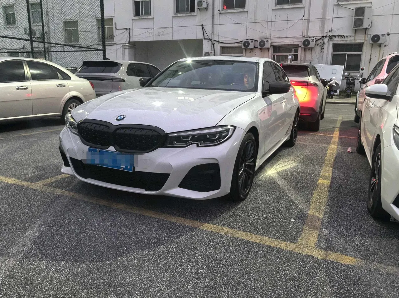 Открыть галерею: BMW 3 Series 2021 325i 2.0T M Sports Obsidian Night Kit (Changed) Automatic Gear