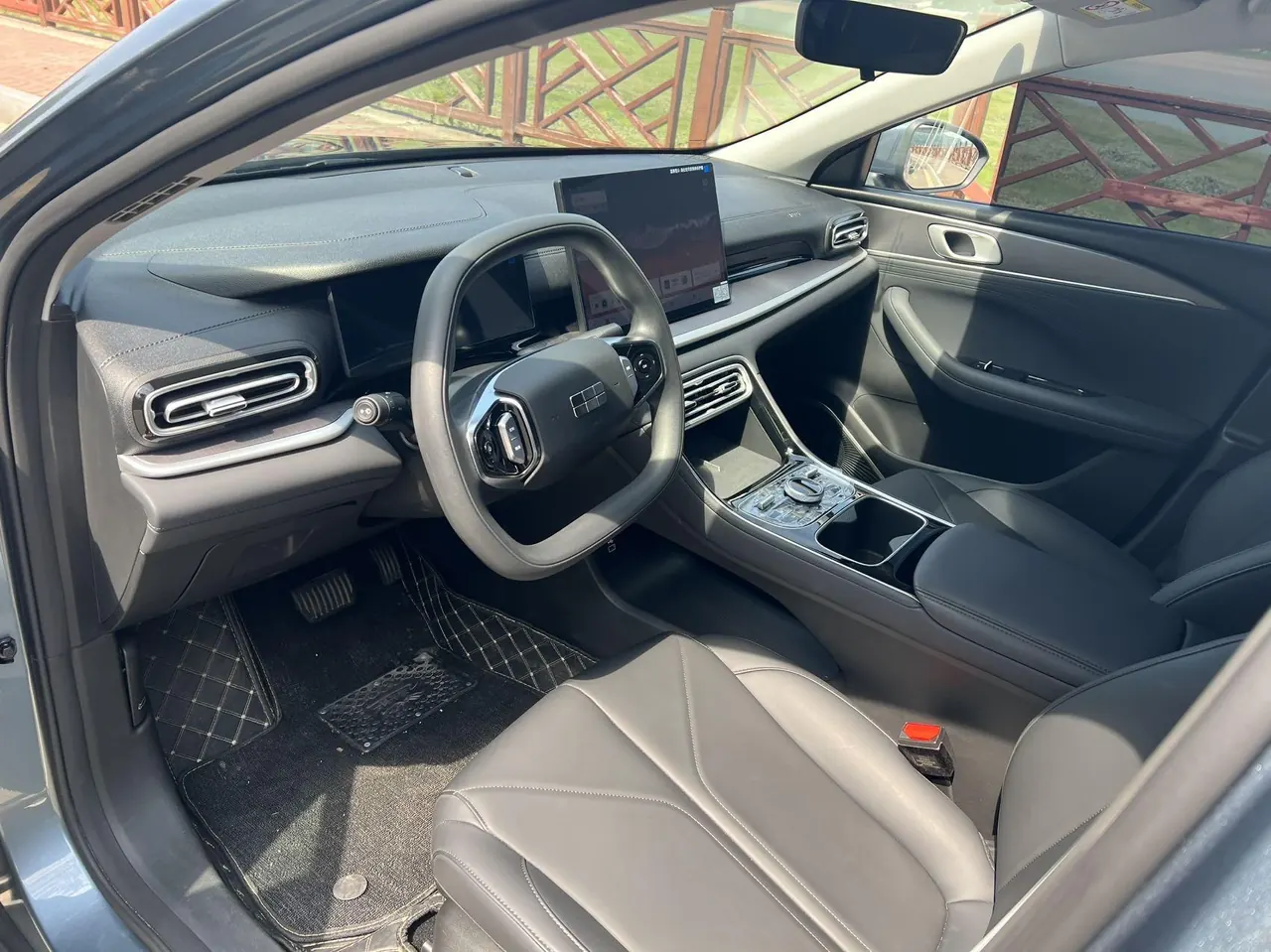 Geely Galaxy 2025 xingyao 6 EM-i 1.5 60km sailing version of automatic gear 4