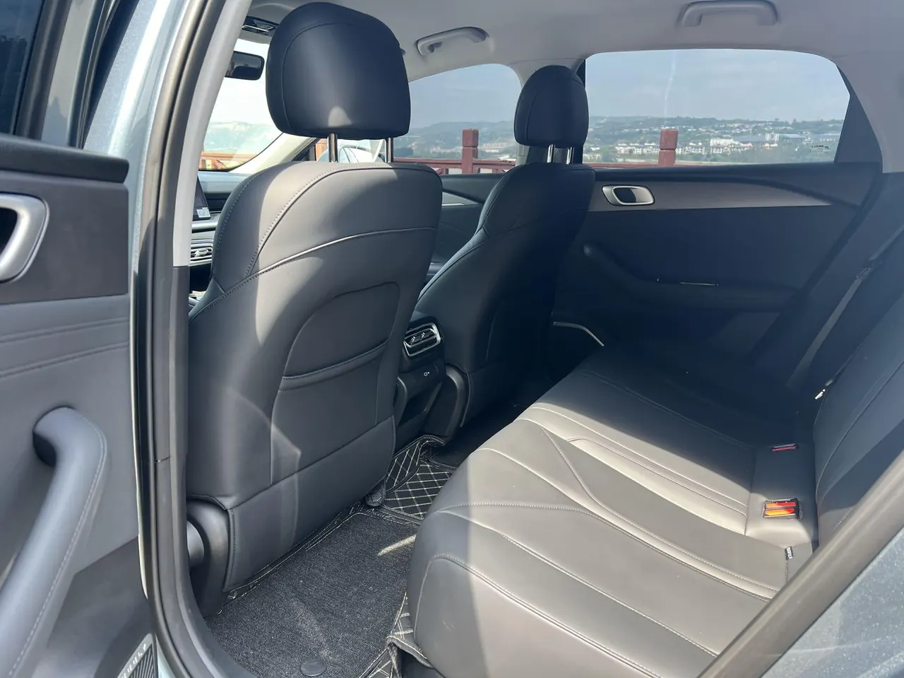Geely Galaxy 2025 xingyao 6 EM-i 1.5 60km sailing version of automatic gear 6