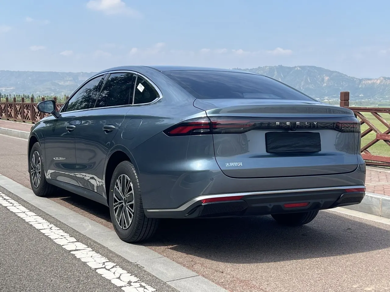 Geely Galaxy 2025 xingyao 6 EM-i 1.5 60km sailing version of automatic gear 7