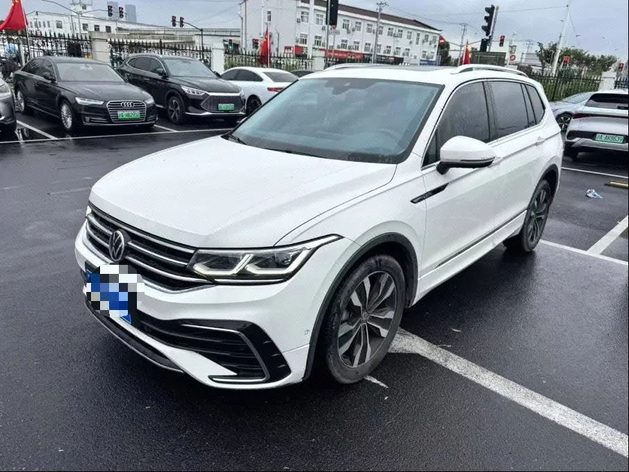 打开图片灯箱:Volkswagen 2022 Tiguan L R-Line 2.0TSI 330TSI Two-Drive R-Line Ultimate Automatic Gear